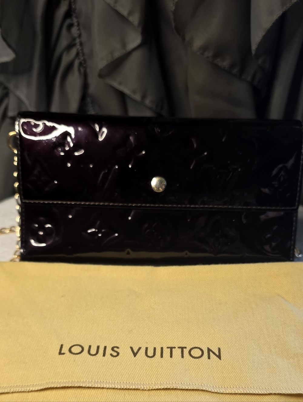 Authentic Louis Vuitton Amarante Vernis Patent Leather Chain Clutch With COA💜💜